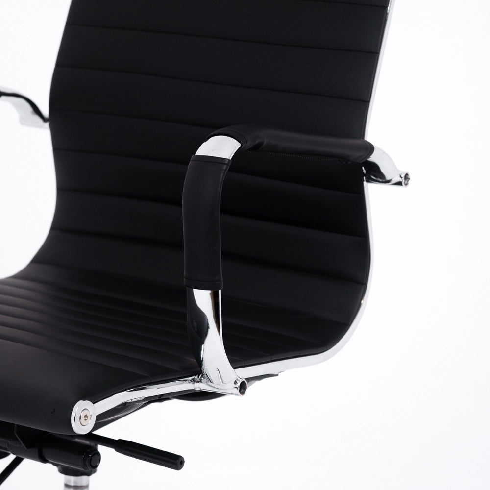 Lean Chair
