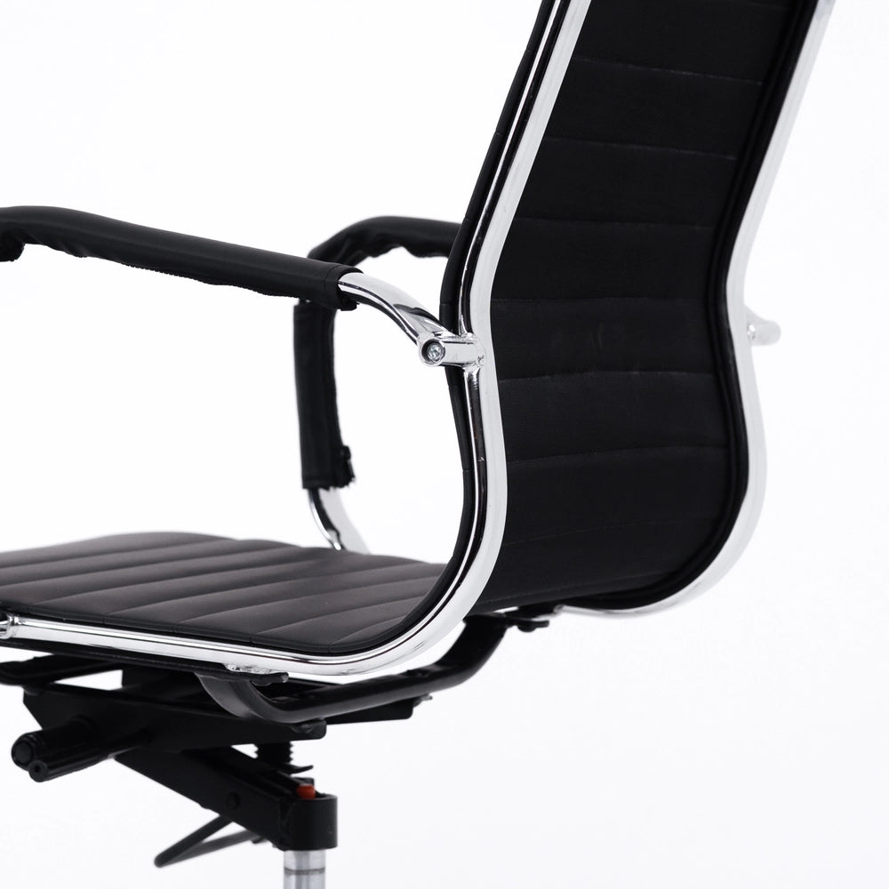 Lean Chair